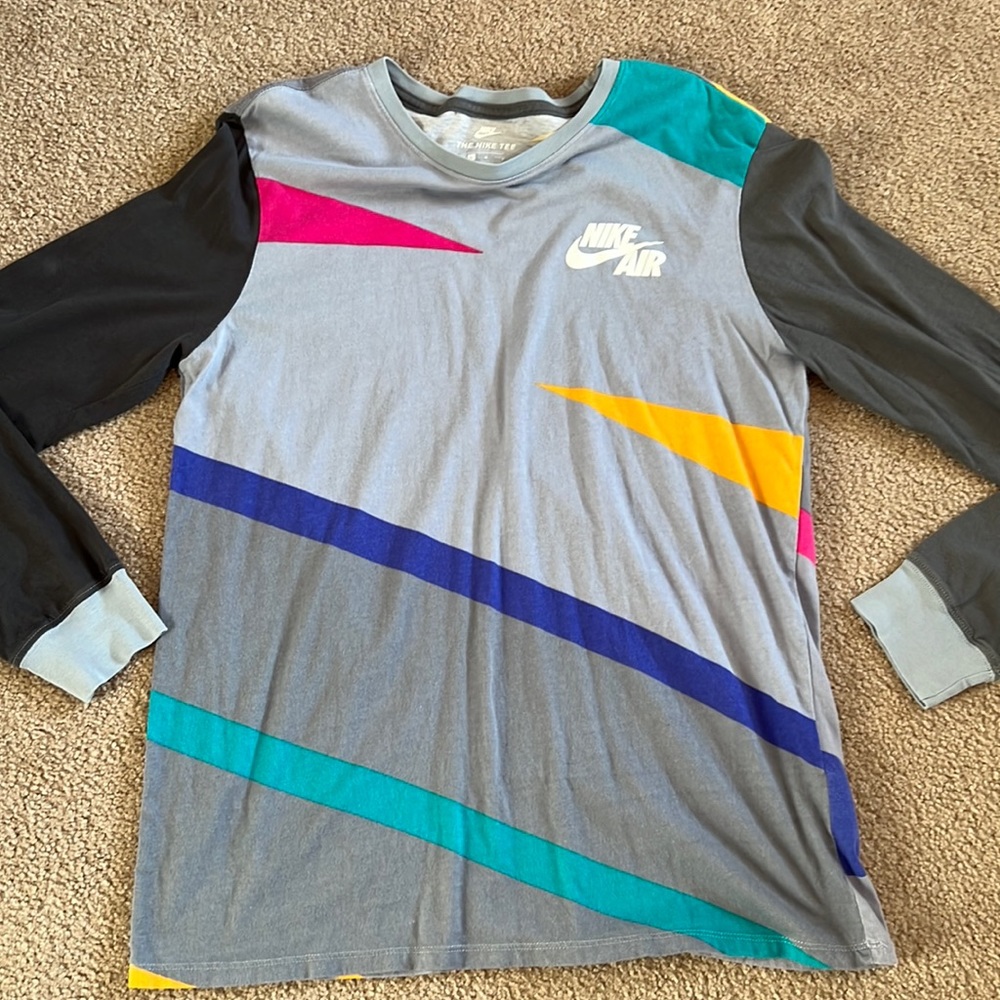 Nike Long-Sleeve Graphic T-Shirt